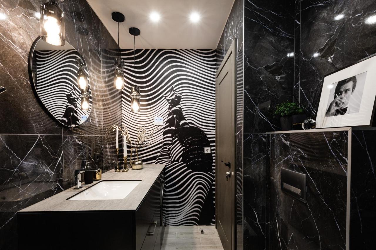 Brand New James Bond City Center VNO Extérieur photo