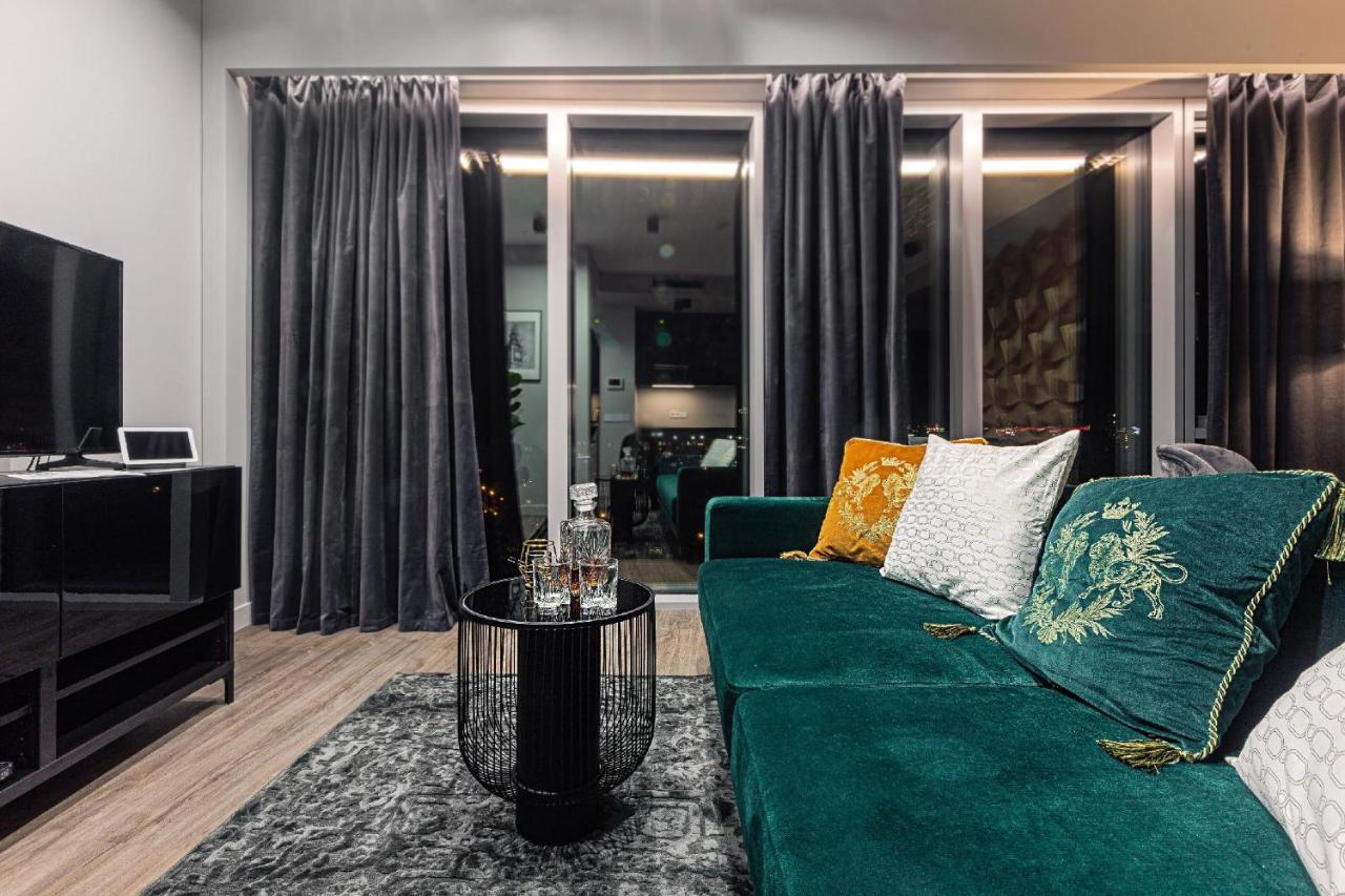 Brand New James Bond City Center VNO Extérieur photo